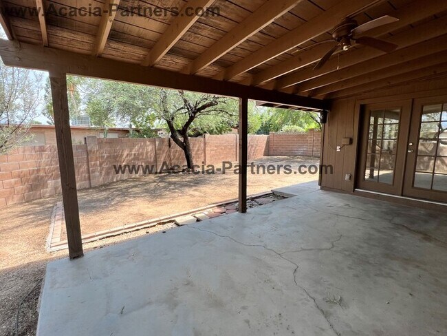 Building Photo - Four Bedroom Home Located in East Tucson Neighborhood