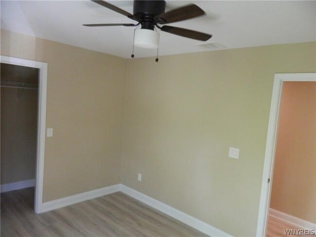 Building Photo - 417 Center St