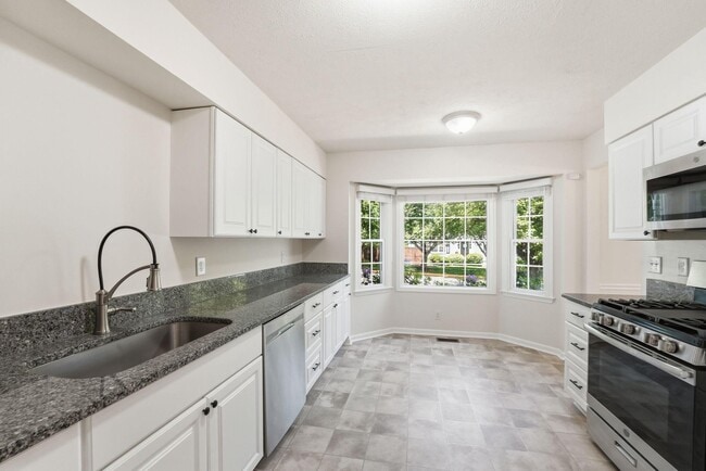 Building Photo - 719 Arbor Ct