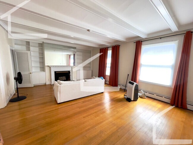 Building Photo - 1716 Beacon St