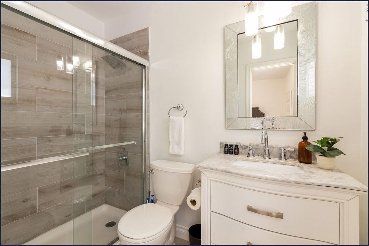 Building Photo - 3350 NE 14th Ct