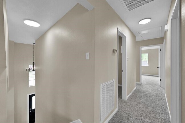 Building Photo - 14410 Cypress Falls Dr