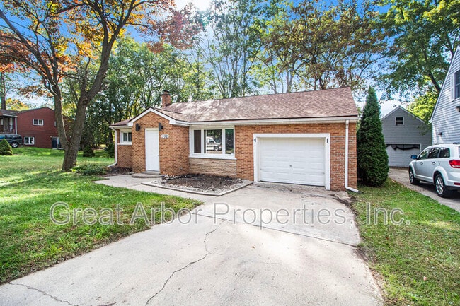 Building Photo - 392 Firwood St