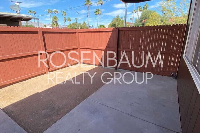 Building Photo - 2625 N Alvernon Way