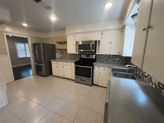 Building Photo - 5429 Dennis Ave