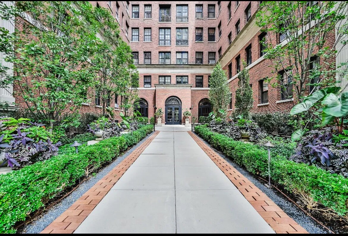 Building Photo - 400 W Deming Pl
