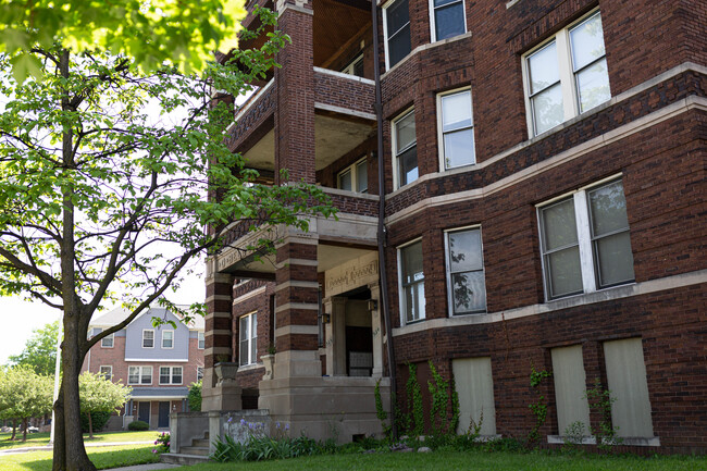 Building Photo - 324 Hendrie St