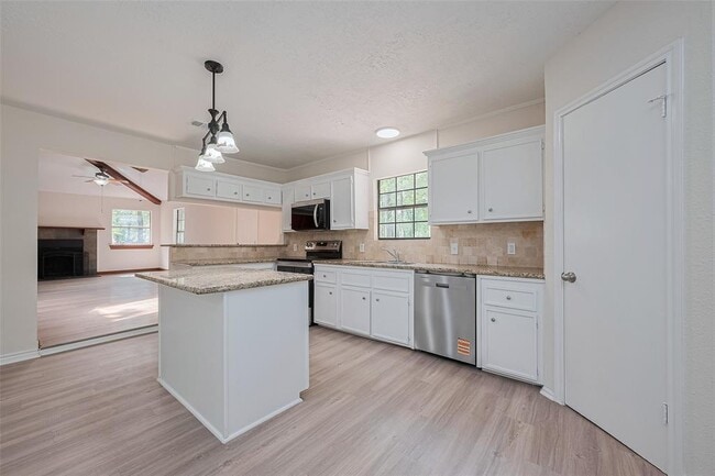Building Photo - 5323 Forest Dr