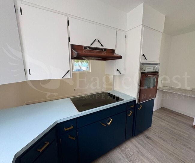 Building Photo - Three Bedroom, Two Bathroom House plus bon...