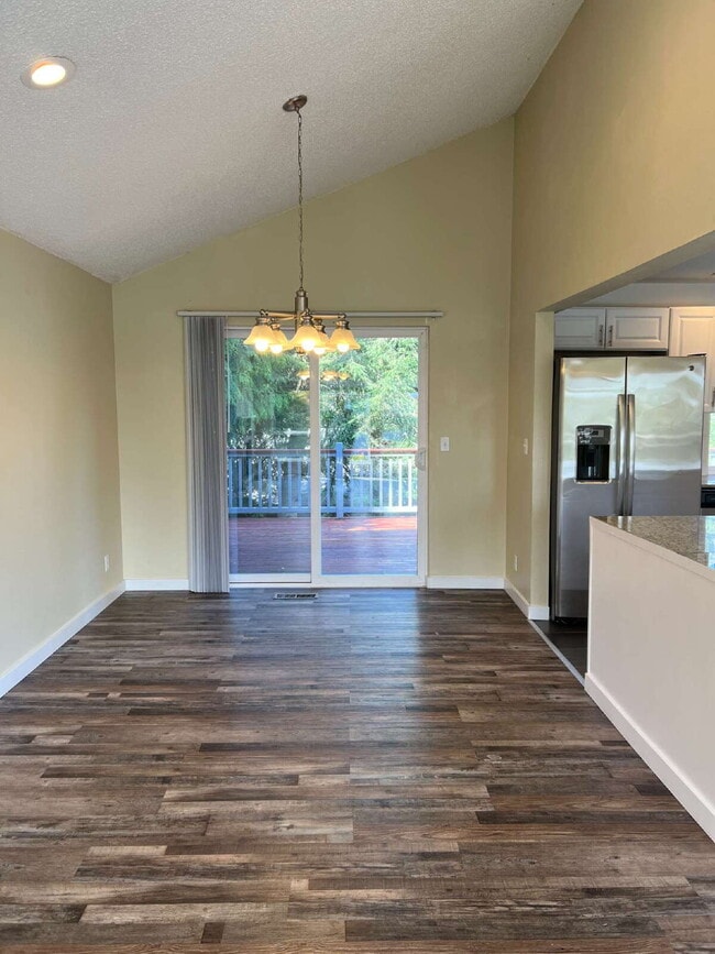Building Photo - 5 Bedroom Home in Cul-de-sac AVAILABLE NOW!