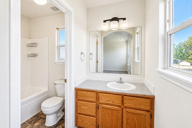 Building Photo - 3 Bed / 2 Bath Home on Quiet Cul-de-Sac