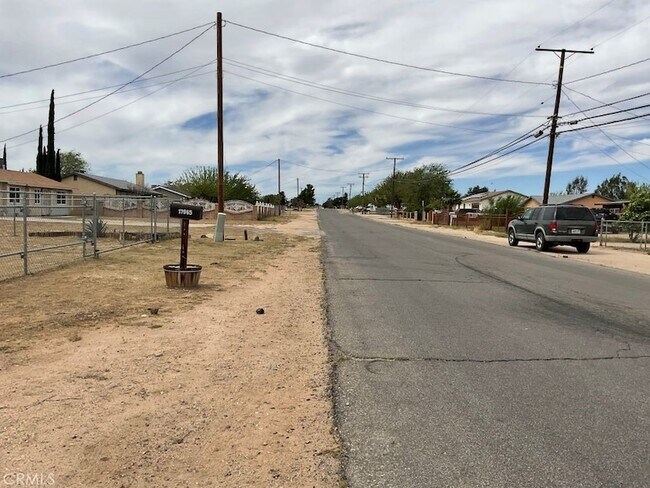 Building Photo - 17965 Live Oak St