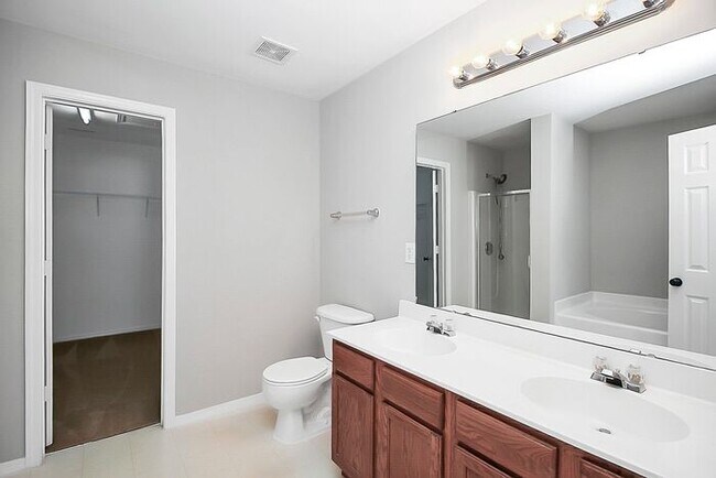 Building Photo - Spacious 3BD/2.5BA Home in Cabarrus Crossing!