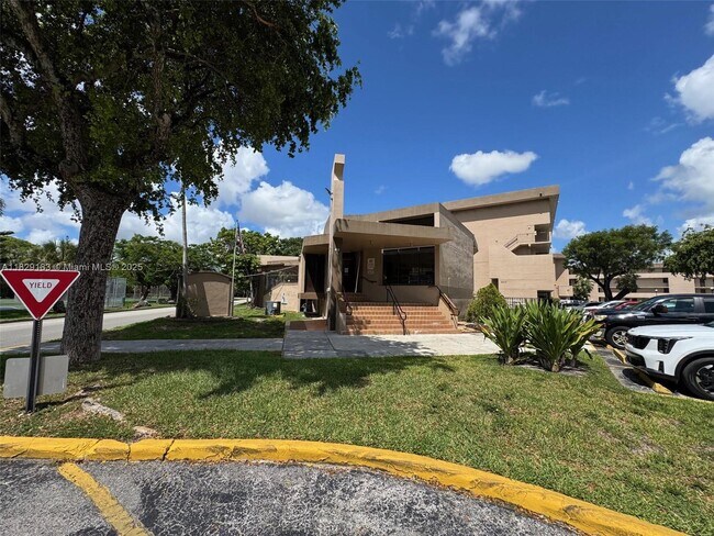 Building Photo - 816 NW 87th Ave