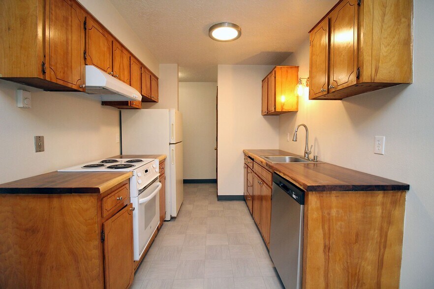 Building Photo - 3736 SW 10th Ave