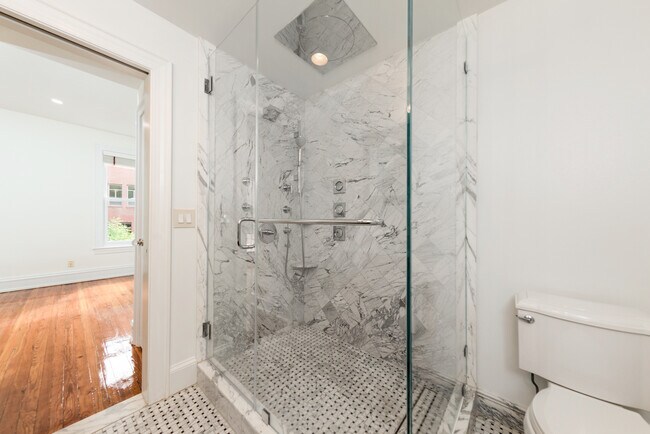 En-suite Bathroom - 1617 13th St NW
