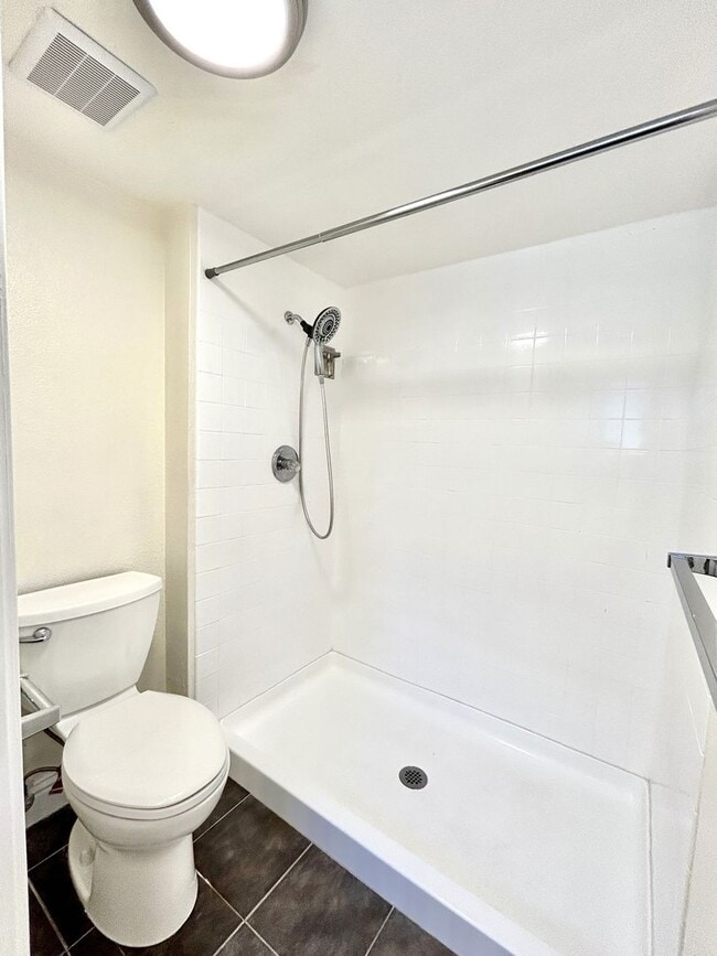 Building Photo - First-Floor 2-bedroom/2-bathroom Condo In San Carlos Available Now!