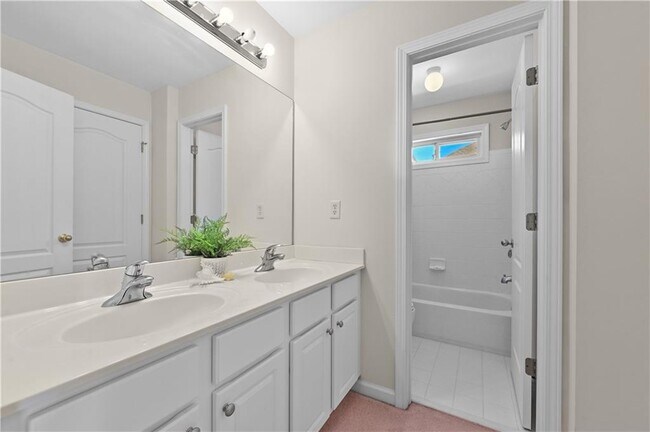 Building Photo - 3945 Summit Gate Dr