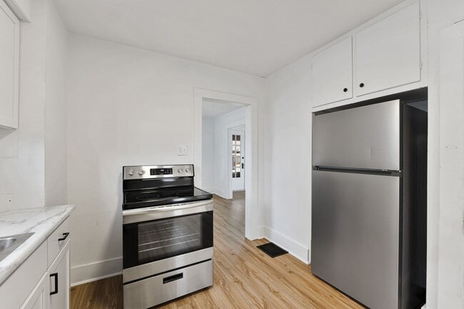 Building Photo - COMING SOON - 3 BEDROOM HOUSE ON SPRING ST