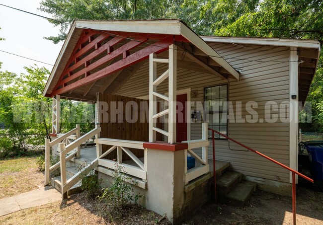 Building Photo - 611 Faulkner St