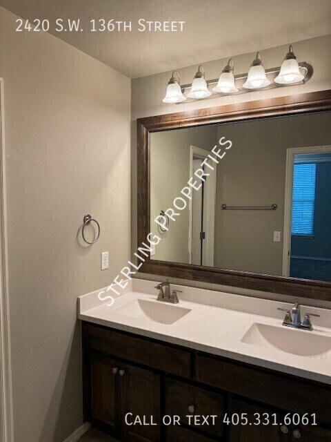 Building Photo - 2420 SW 136th St