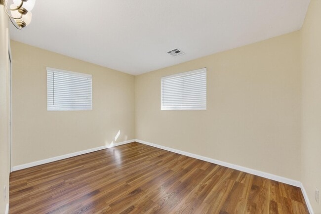 Building Photo - 1237 Pitt St NE