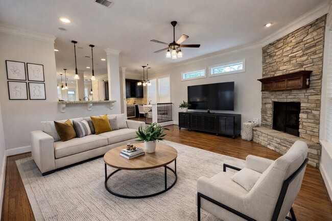 Building Photo - 840 Alexander St