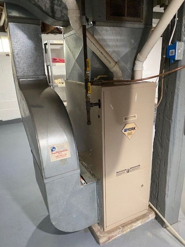 Building Photo - 3 Bedrooms, 1 Bathroom Single Family Home in Brainerd, MN w/garage