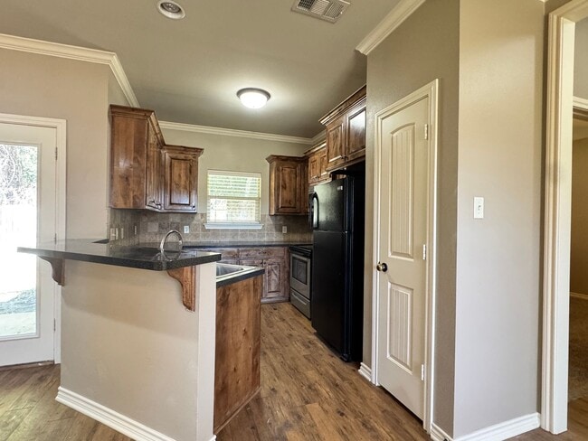 Building Photo - 939 Redbud Ln