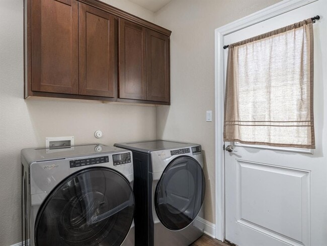 Building Photo - 904 Central Blvd