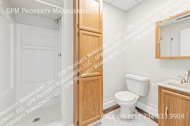 Building Photo - 412 Grand River Ave