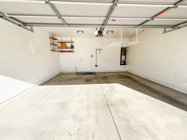 Building Photo - TOWNHOME - COTTONWOOD - HOA Cottonwood Square Commons