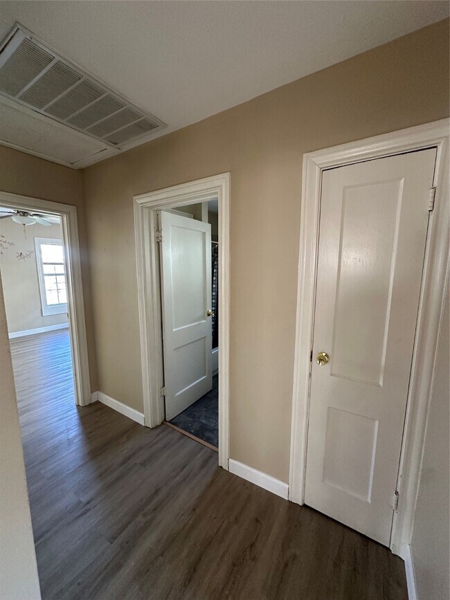 Building Photo - 6908 Moss Rose St
