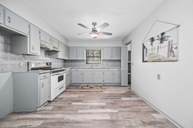 Building Photo - Newly Renovated 2 Bedroom, 2 Bath home on 1 acre near Downtown Live Oak