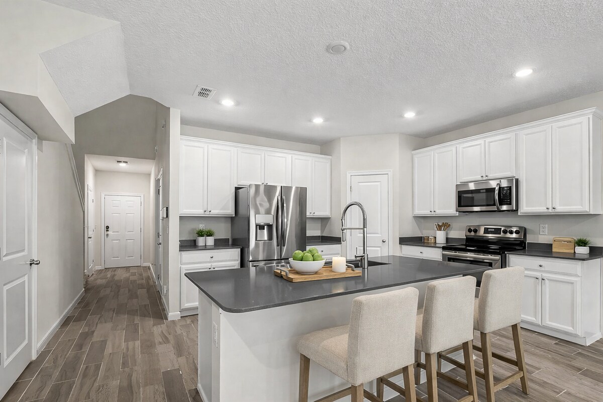 Building Photo - 10357 Benson Lake Dr