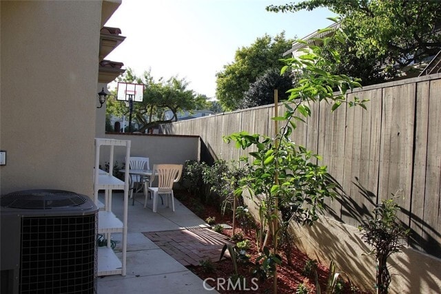 Building Photo - 1203 Huntington Dr