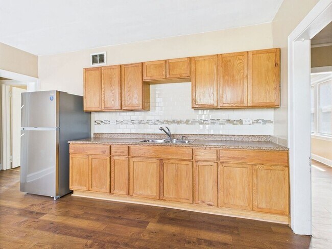 Building Photo - 4338 W Kamerling Ave