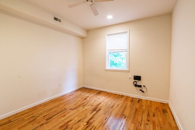 Building Photo - 330 N Preston St