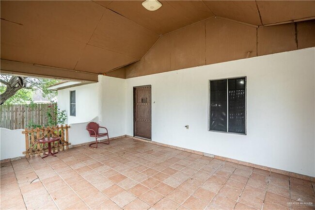Building Photo - 200 S Bentsen Rd