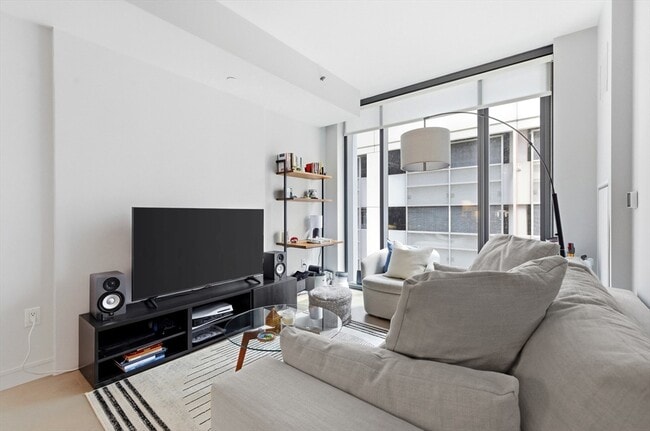 Building Photo - 55 Lagrange St