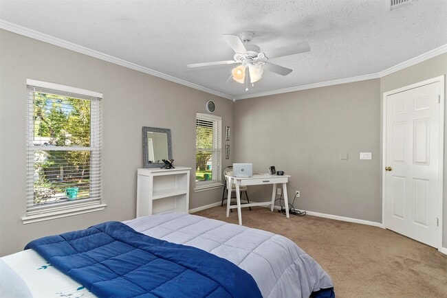 Building Photo - 111 S Village Knoll Cir