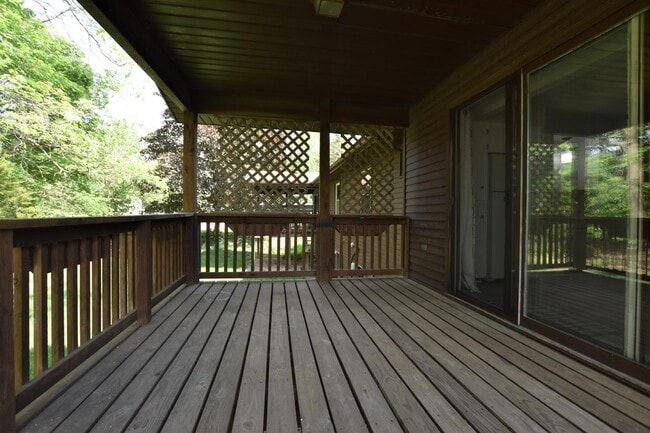 Building Photo - 1155 N Hampton Dr NE