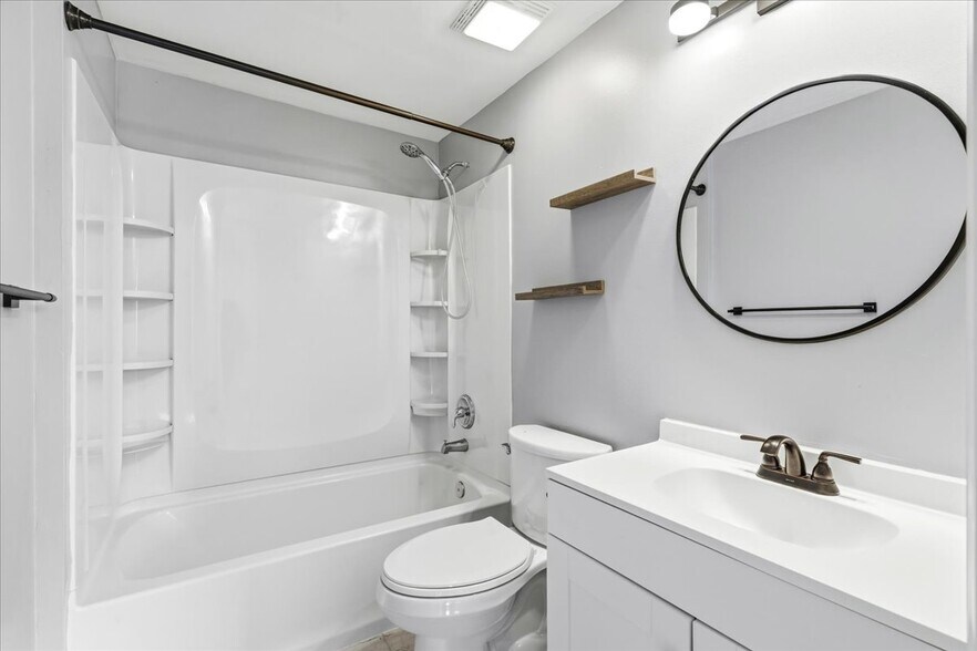 Building Photo - 819 Stratford Way