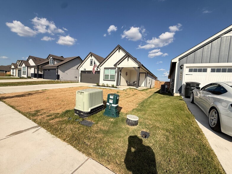Building Photo - 7006 Fread Dr