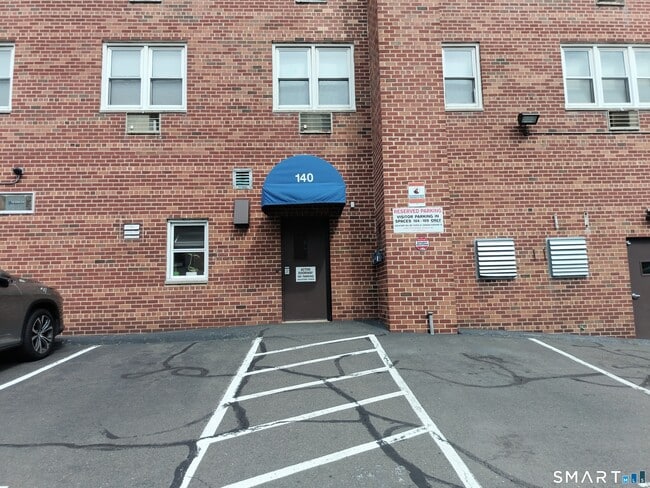 Building Photo - 140 Grove St