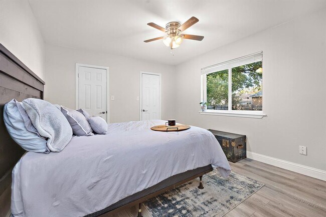 Building Photo - 1009 Rolling Green Cir