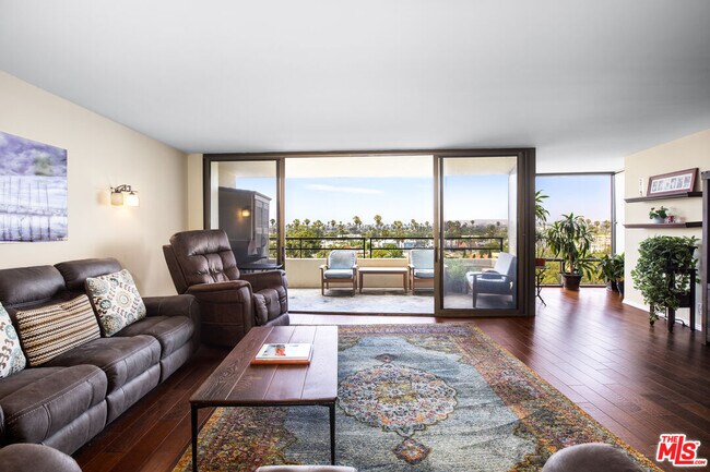 Building Photo - 4316 Marina City Dr