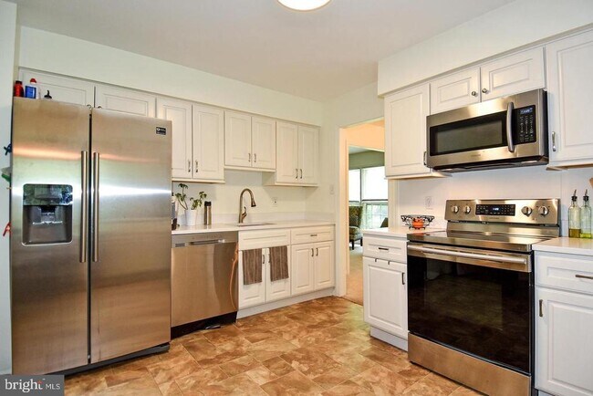 Building Photo - 3714 Carriage House Ct