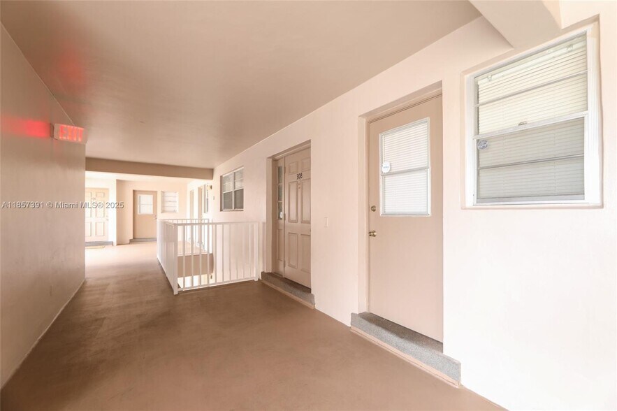 Primary Photo - 2471 SW 82nd Ave