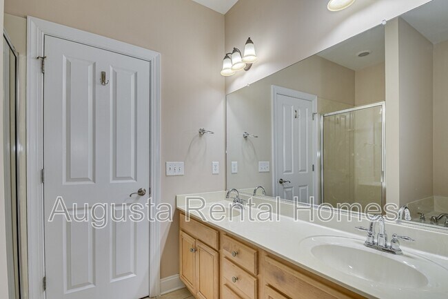 Building Photo - 200 Kline St NW